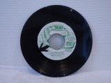 BOUNTY KILLA 　A)GAL DEM NATURE(Sly Dunbar O.D./Ivy Williams) / B)VERSION STEP UP　 Sly & The Taxi Gang